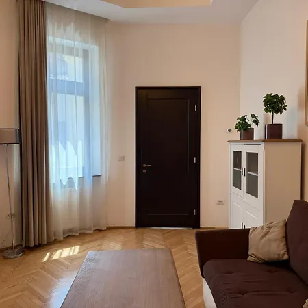 Nature-Inspired Stay in Piata Sfatului Brasov-2
